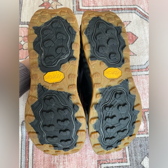 Black New Balance Sneakers - Picture 7 of 7